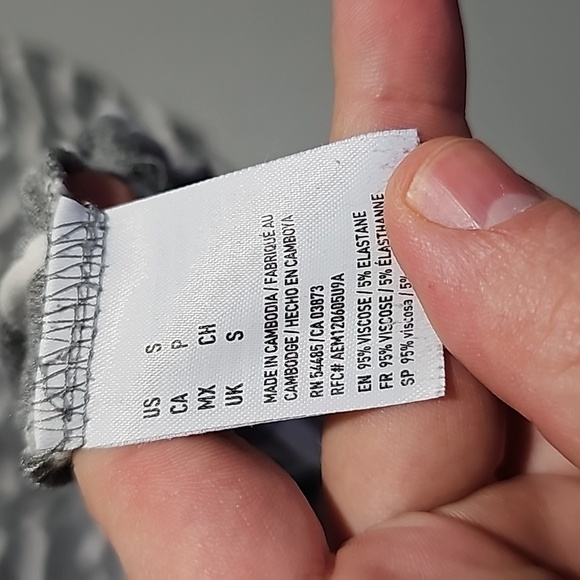 American Eagle soft & sexy small gray and white striped short sleeve shirt - Picture 6 of 6